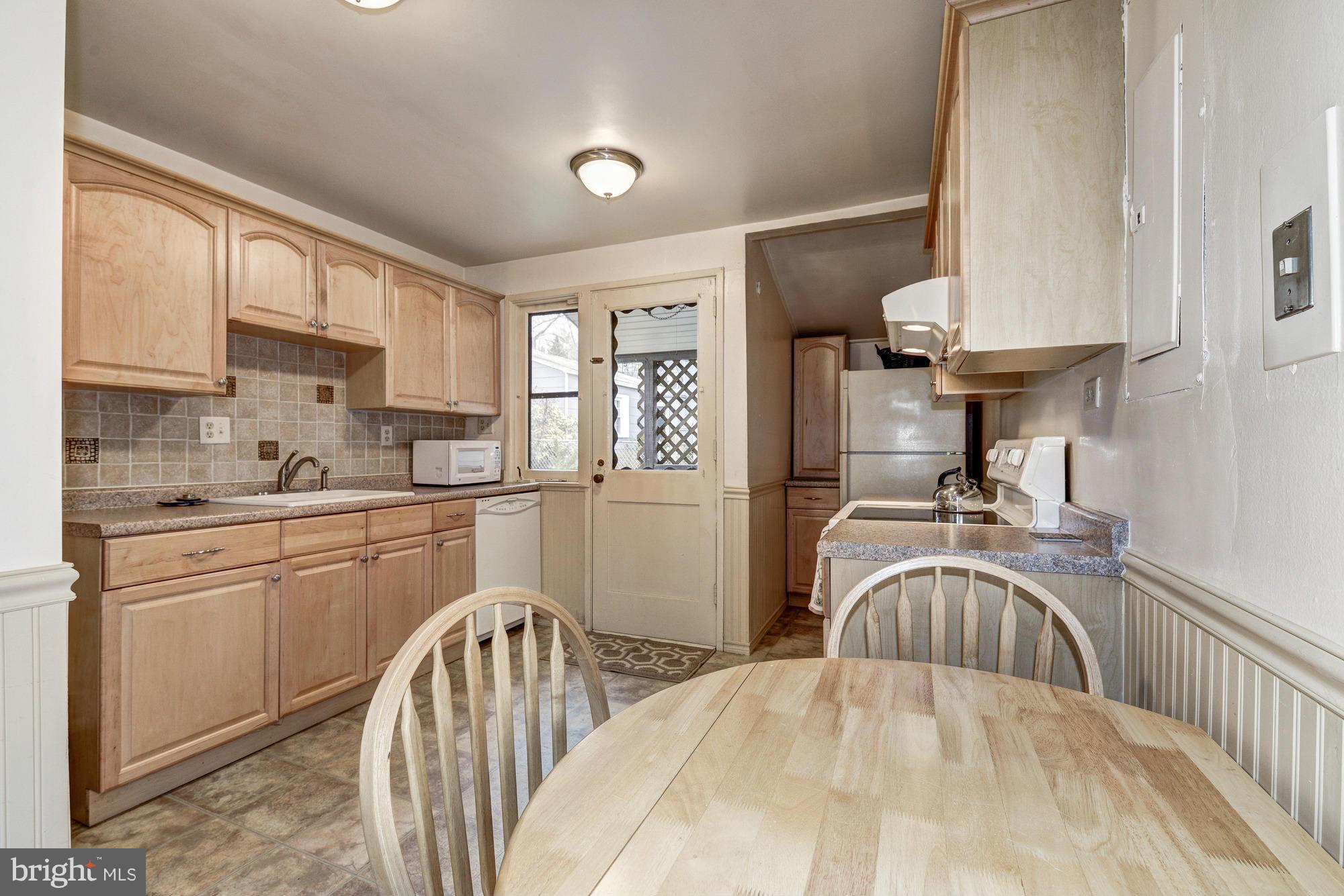 9 Webb Road, Unit 9 Cabin John, MD 20818 - Photo 9 of 22 Kitchen