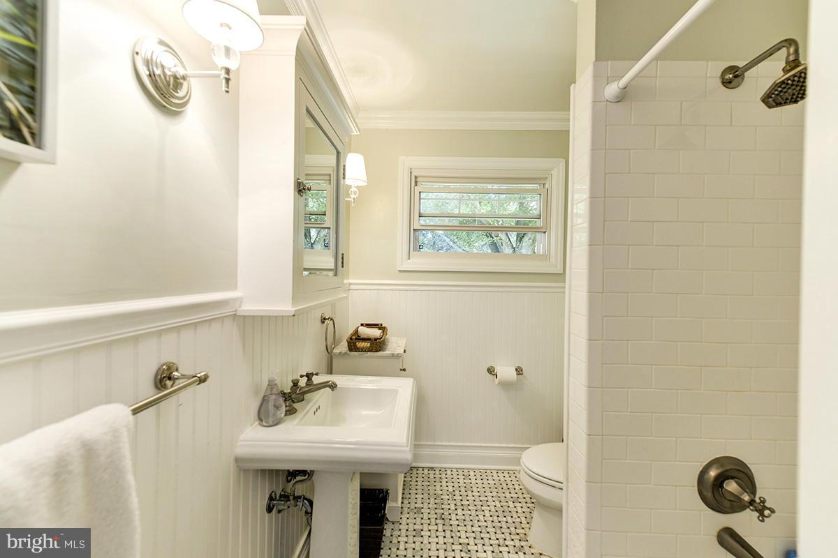 22187 Sam Fred Road Middleburg, VA 20117 - Photo 14 of 25 Bath