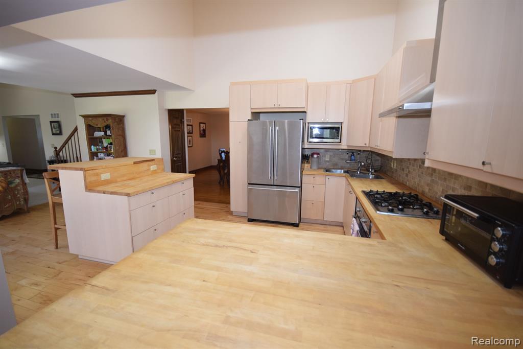 1525 West Reid Road Flint, MI 48507 - Photo 9 of 41 Gallery Image 9