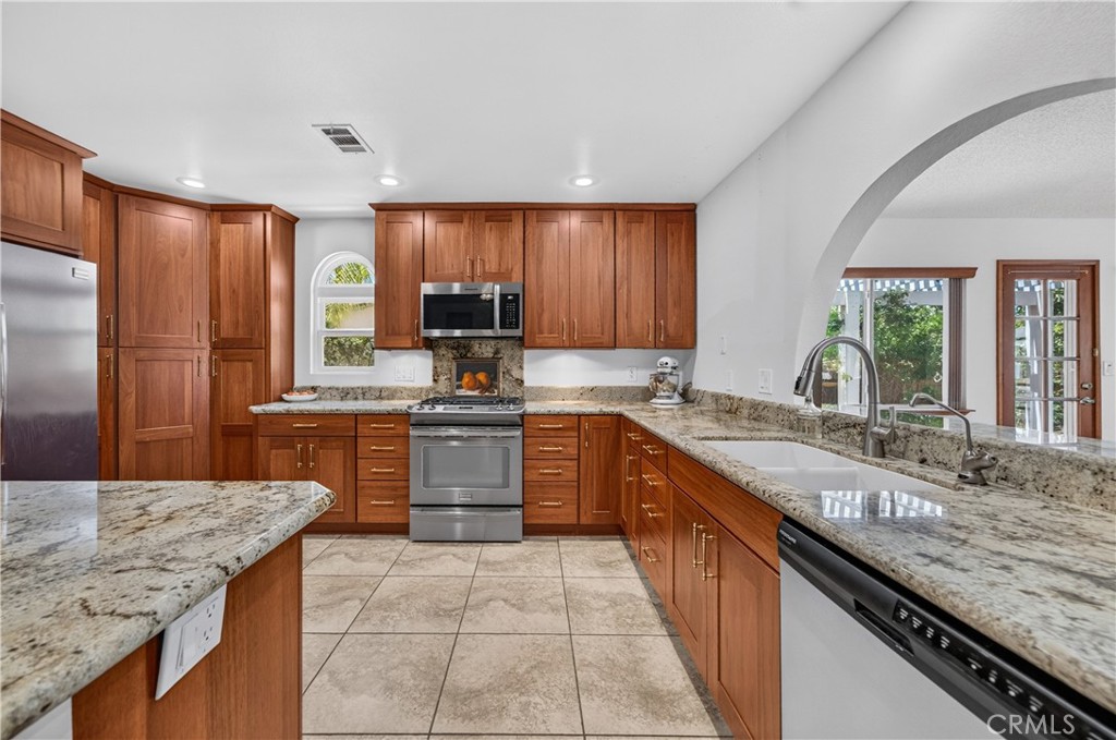 1311 Cadwell Court Riverside, CA 92506 - Photo 14 of 64