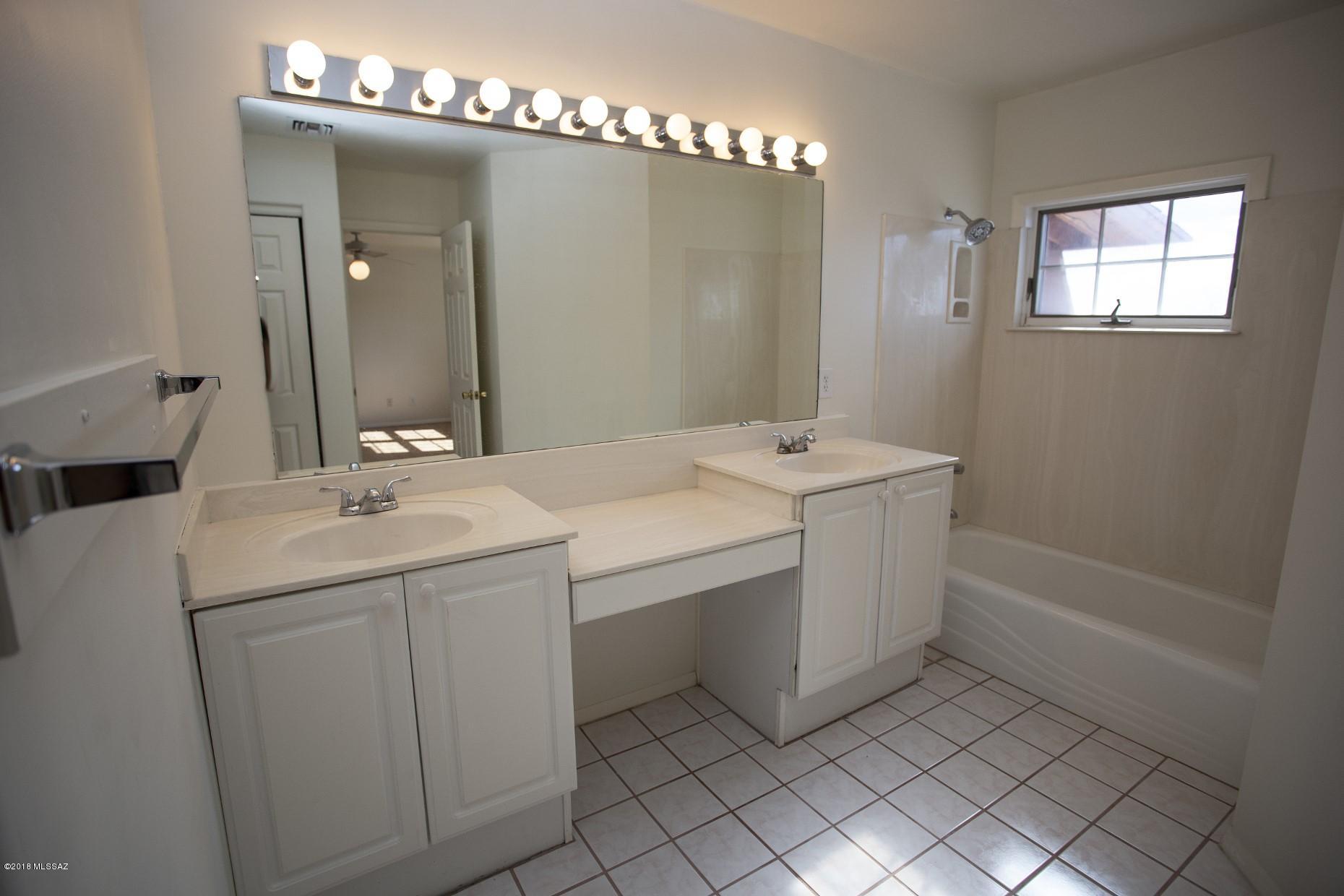 5851 South Avra Road Tucson, AZ 85735 - Photo 18 of 46 a utility room with dryer and washer
