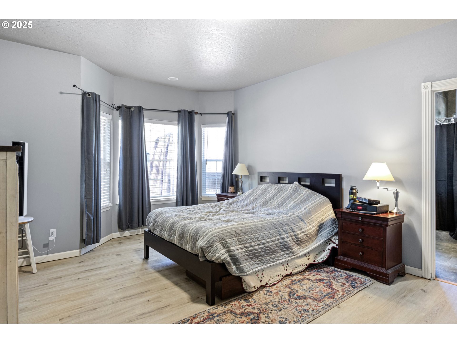 952 South 69th Street Springfield, OR 97478 - Photo 11 of 25 a living room with a bed furniture and a window