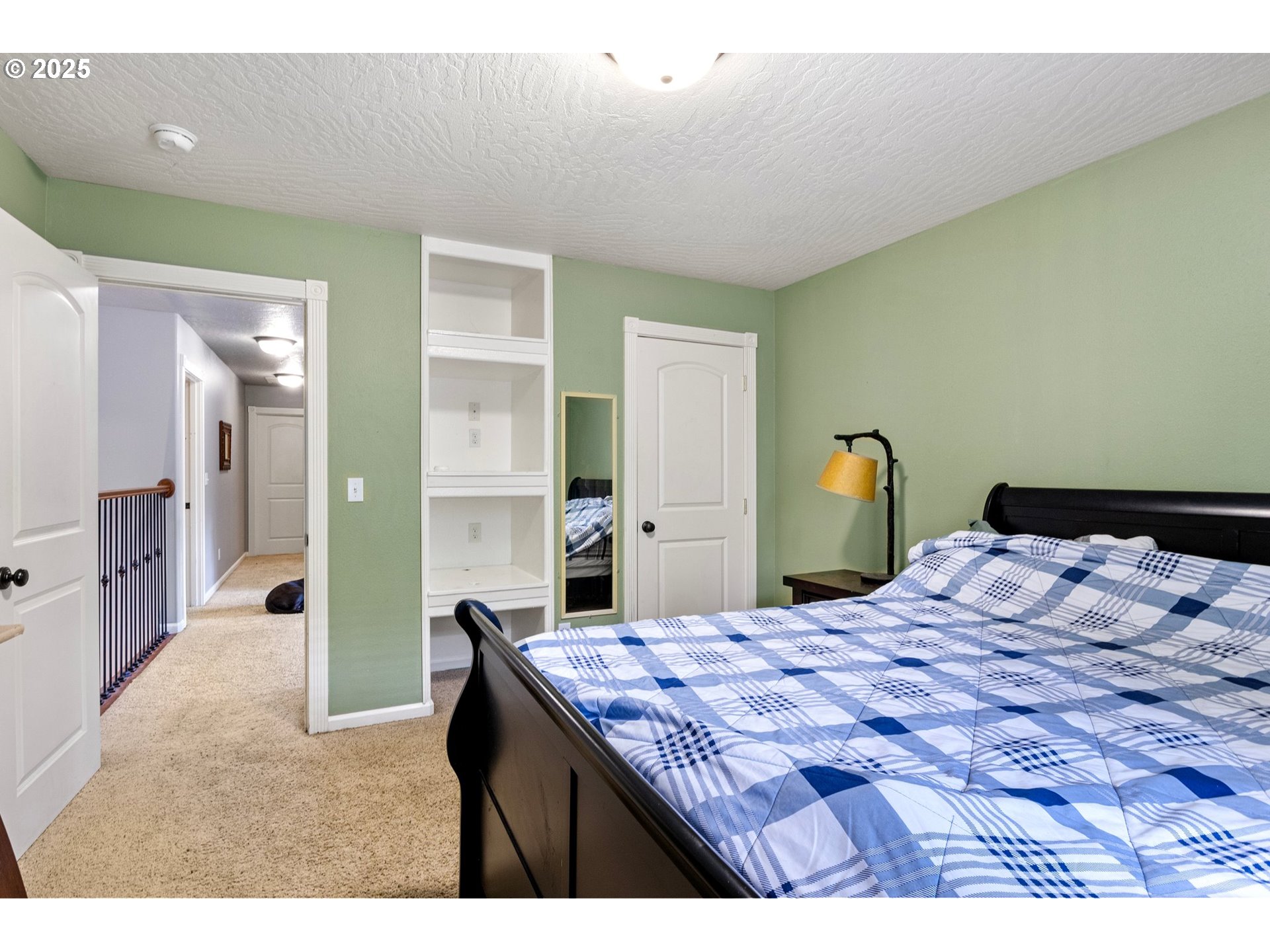 952 South 69th Street Springfield, OR 97478 - Photo 16 of 25 a bedroom with a bed and a cabinets