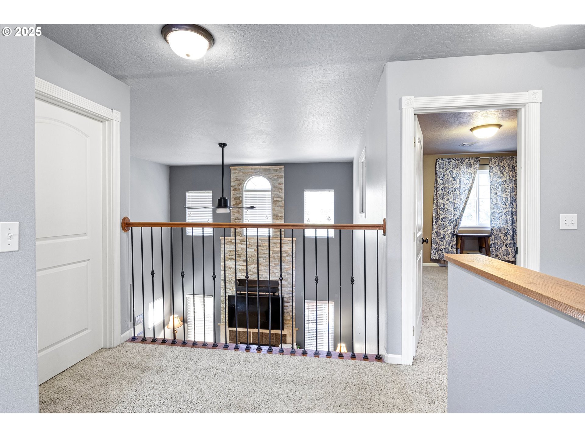 952 South 69th Street Springfield, OR 97478 - Photo 17 of 25 a view of a hallway with wooden floor and a living room