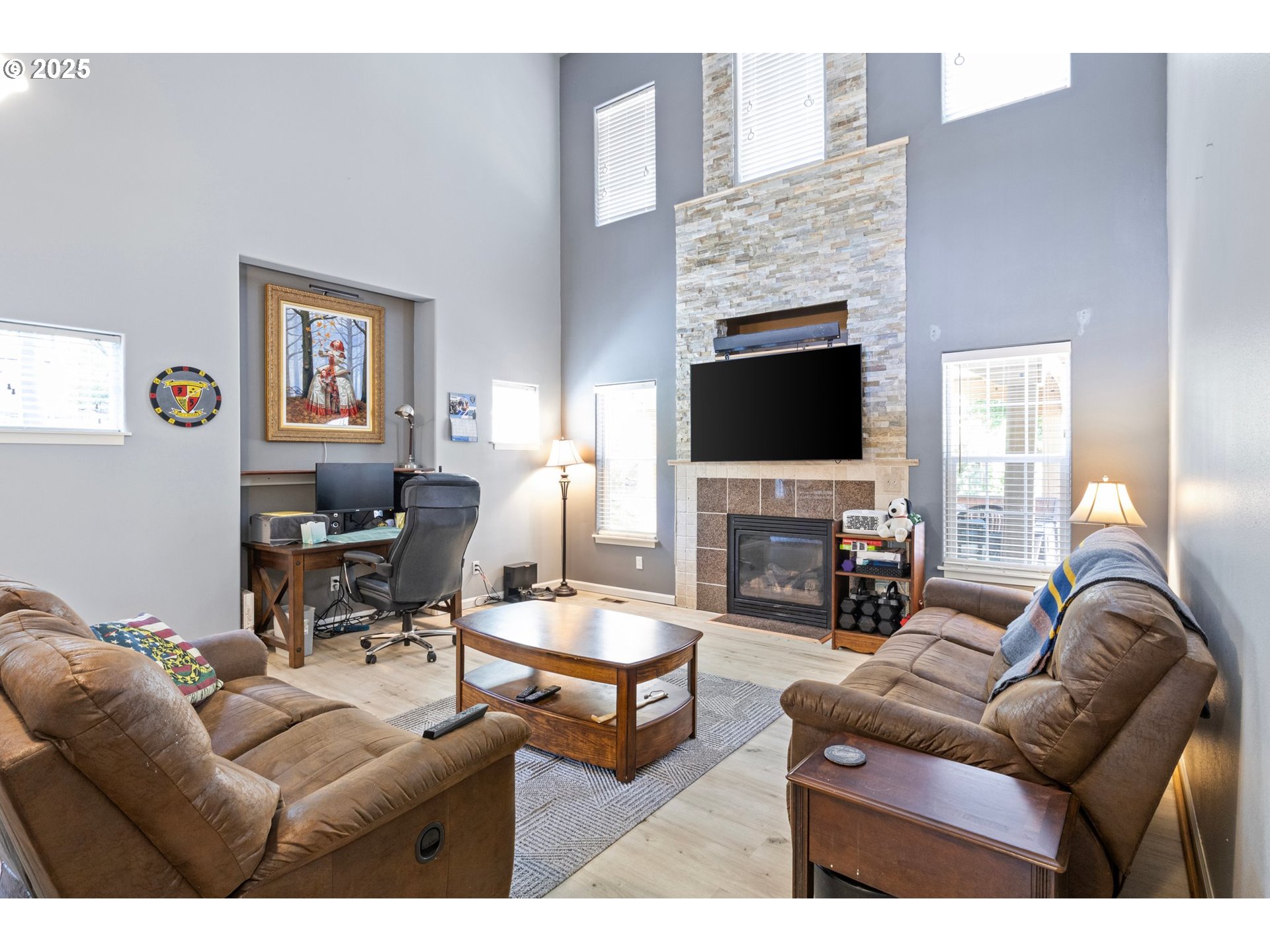 952 South 69th Street Springfield, OR 97478 - Photo 4 of 25 a living room with furniture a fireplace and a flat screen tv