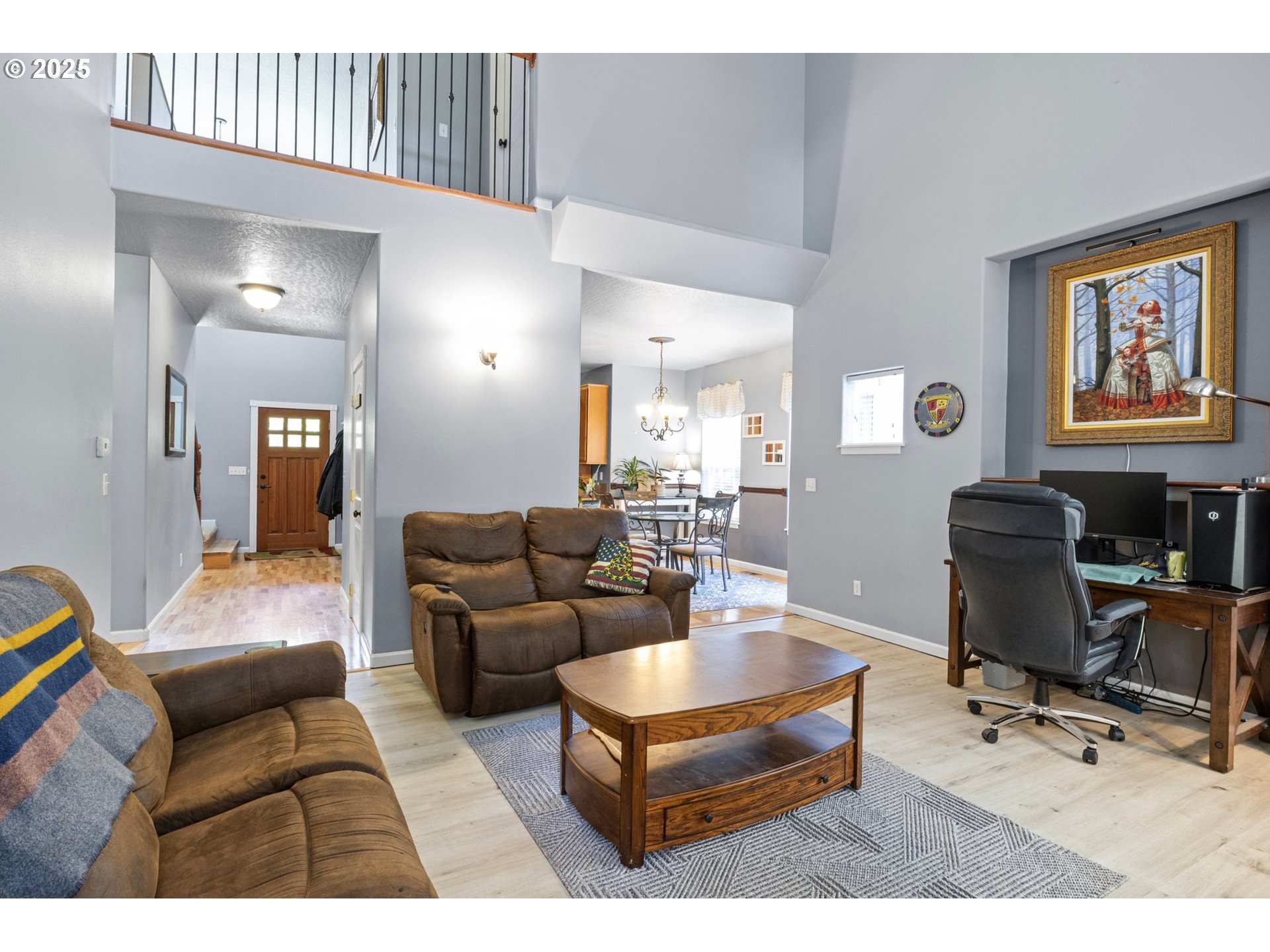 952 South 69th Street Springfield, OR 97478 - Photo 5 of 25 a living room with furniture a piano and a flat screen tv