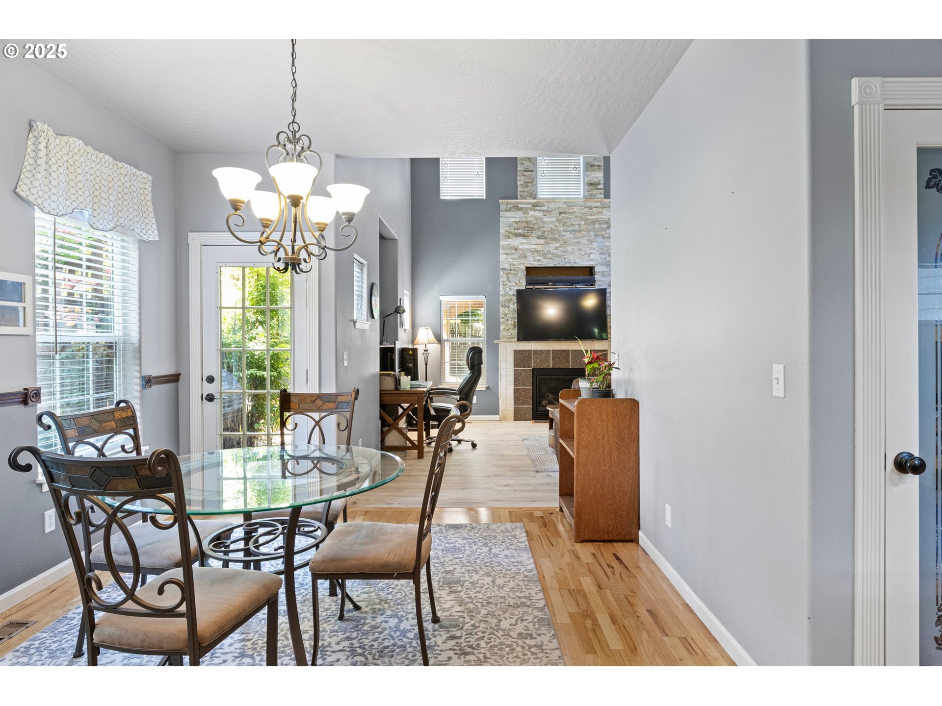 952 South 69th Street Springfield, OR 97478 - Photo 10 of 25 a view of a dining room with furniture and a chandelier