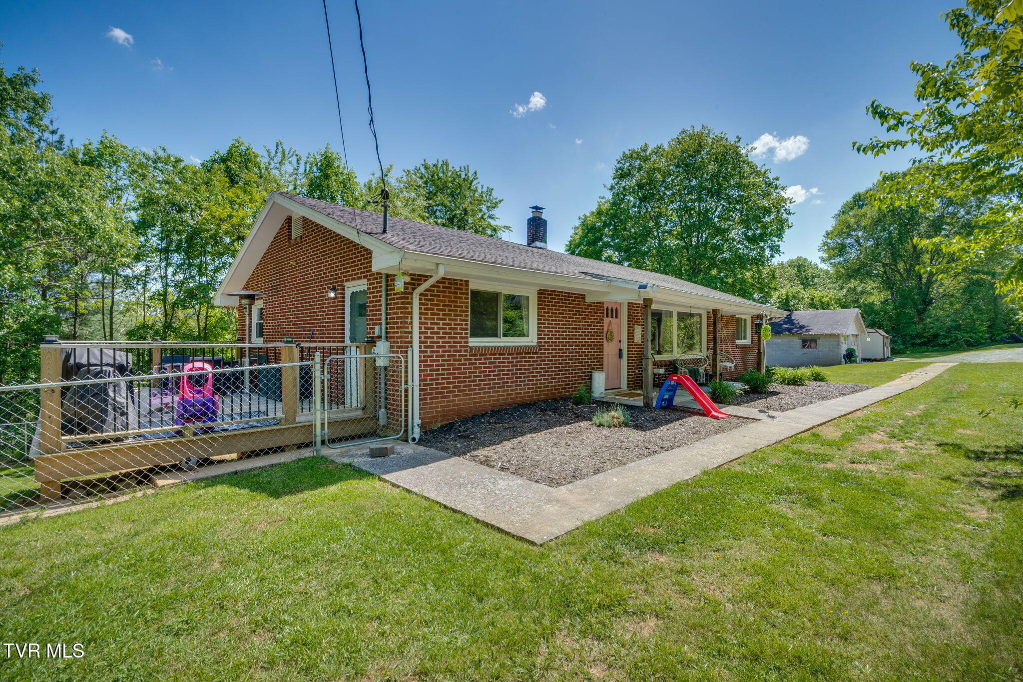 2029 Gregory Road Kingsport, TN 37665 - Photo 3 of 31 002