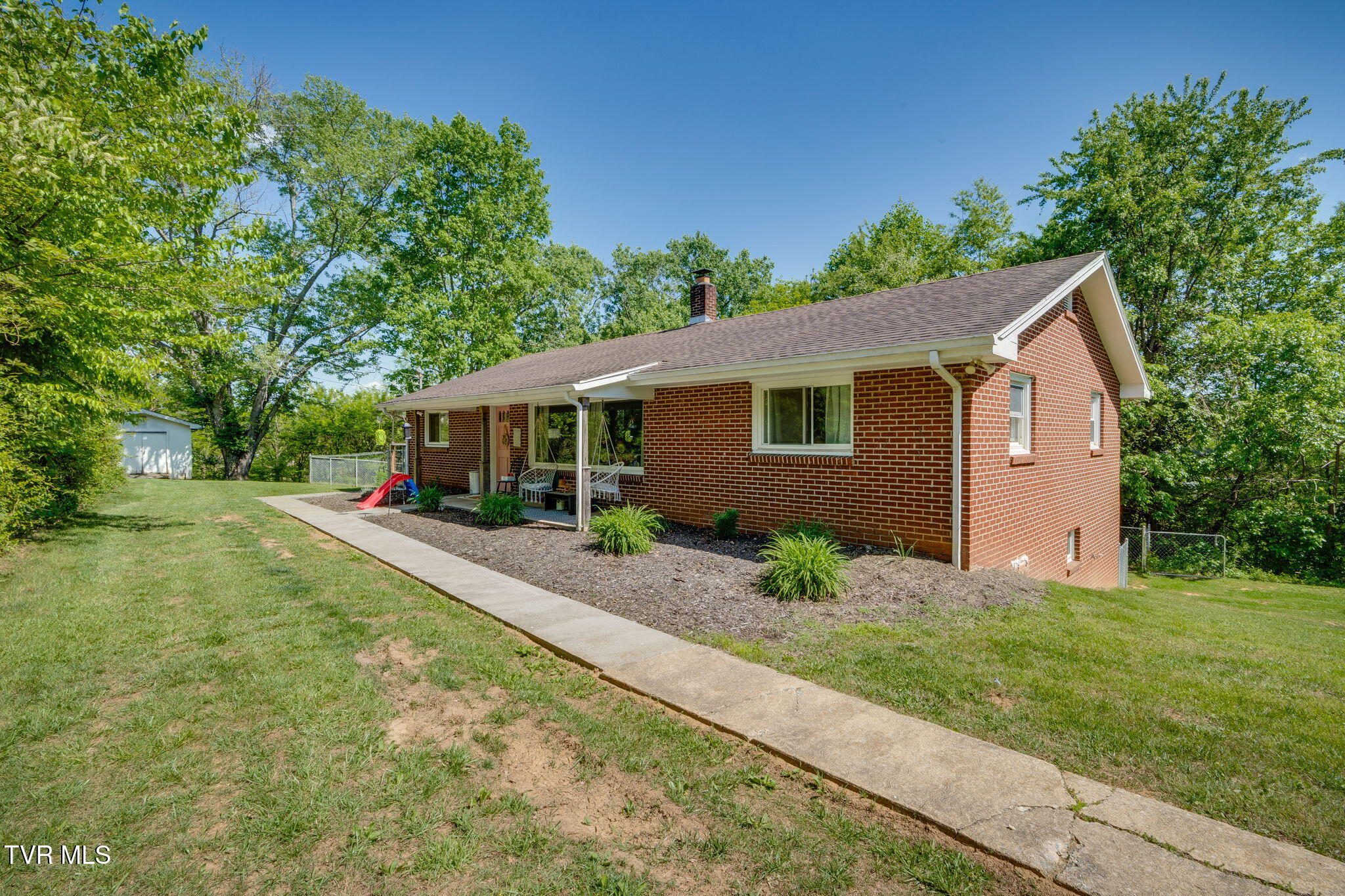 2029 Gregory Road Kingsport, TN 37665 - Photo 4 of 31 003