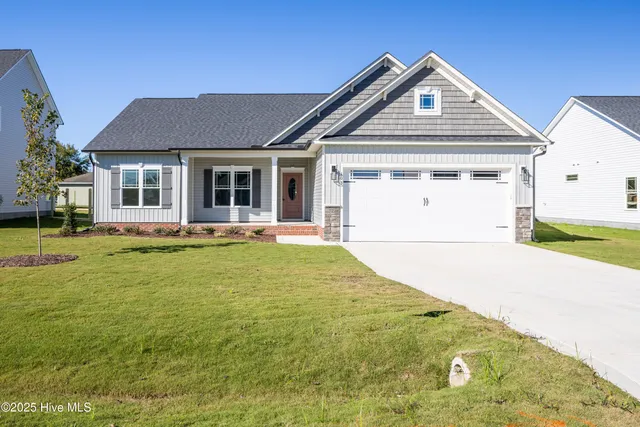 $322,500 | 103 Sunny Acres Lane, Clinton, NC 28328