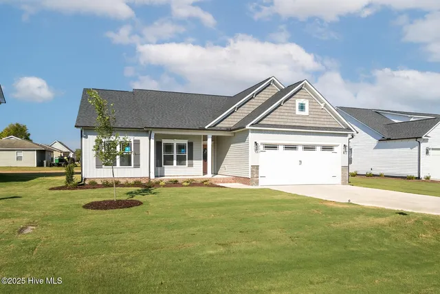 $322,500 | 103 Sunny Acres Lane, Clinton, NC 28328