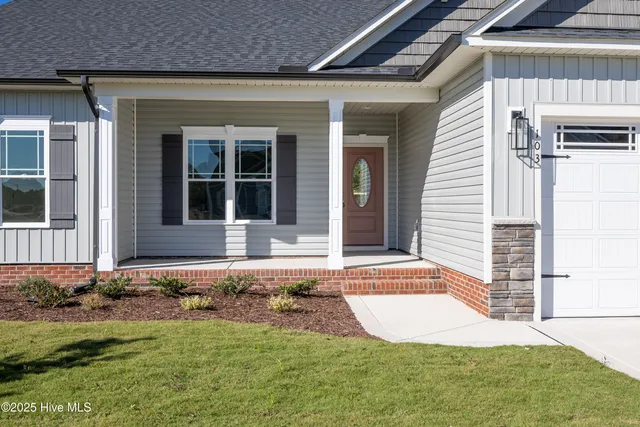 $322,500 | 103 Sunny Acres Lane, Clinton, NC 28328