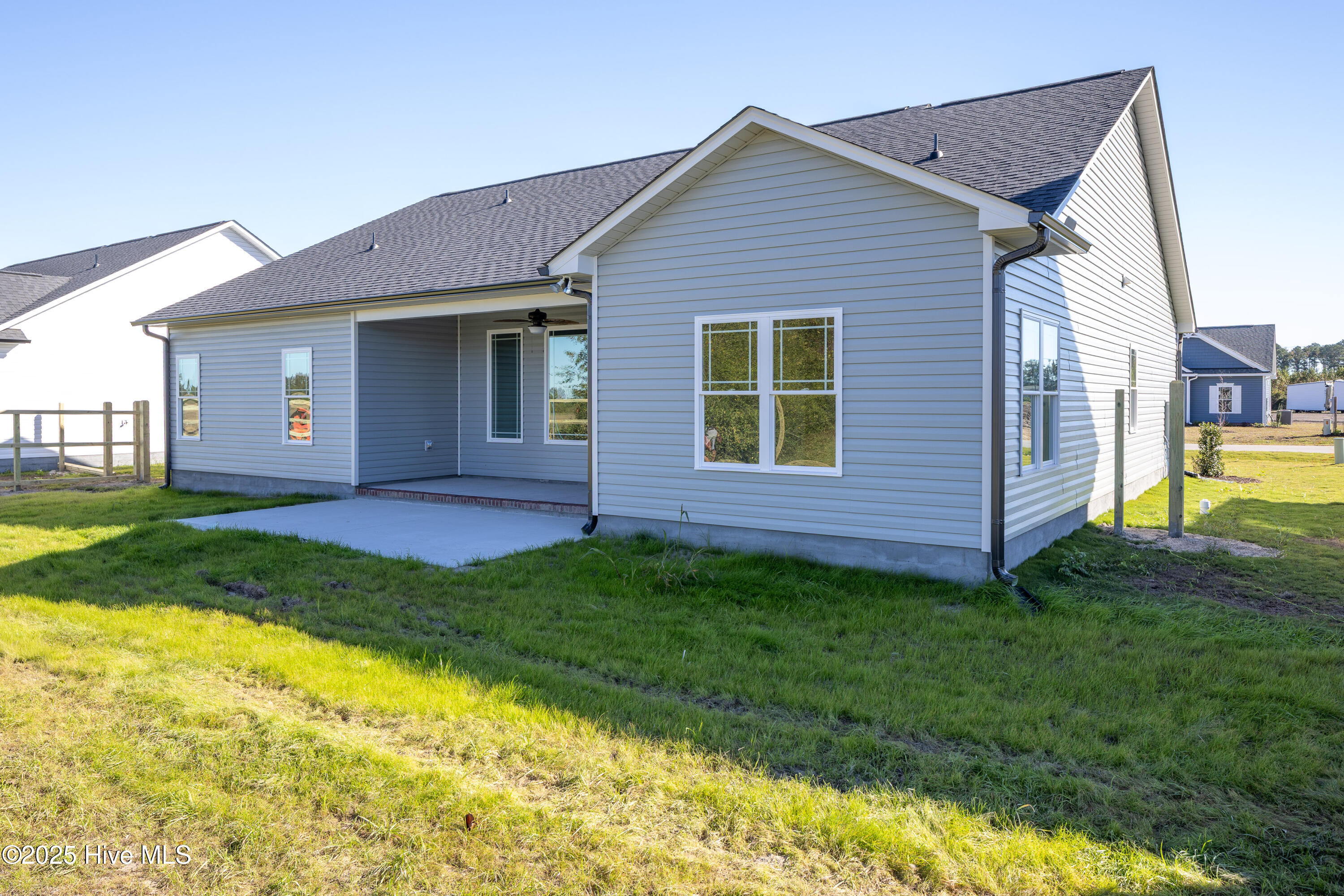 103 Sunny Acres Lane Clinton, NC 28328 - Photo 5 of 32 103 Sunny Acres27