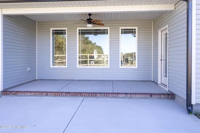 $322,500 | 103 Sunny Acres Lane, Clinton, NC 28328