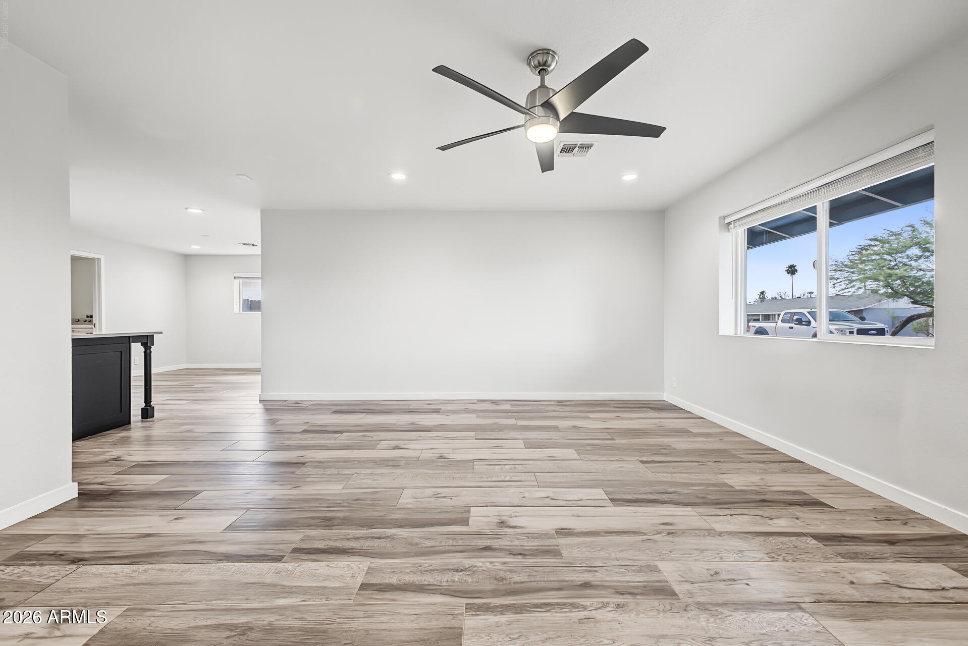 827 West Romo Jones Street Tempe, AZ 85281 - Photo 6 of 31 Living Room