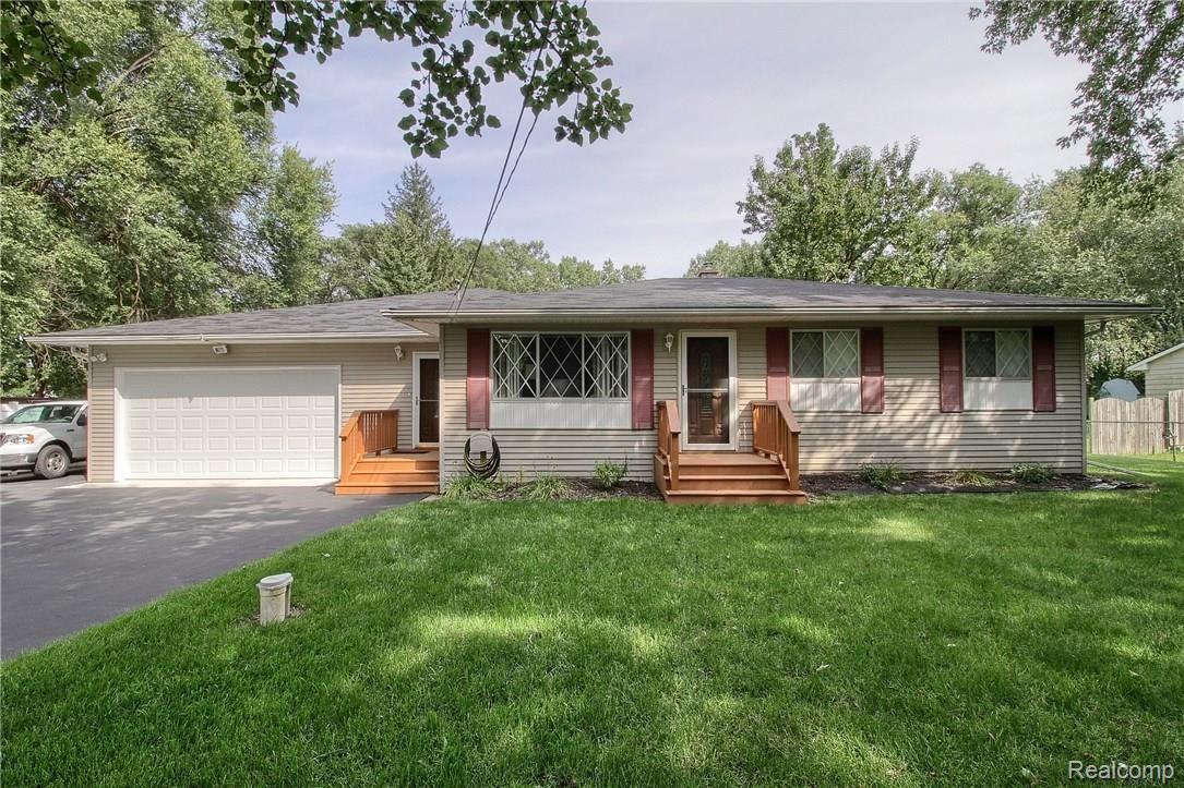 5180 Westview Road Clarkston, MI 48346 - Photo 1 of 32 Front.jpg