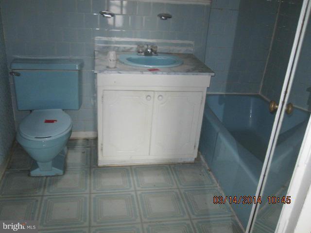 2513 Reisterstown Road Baltimore, MD 21217 - Photo 12 of 15 Bath