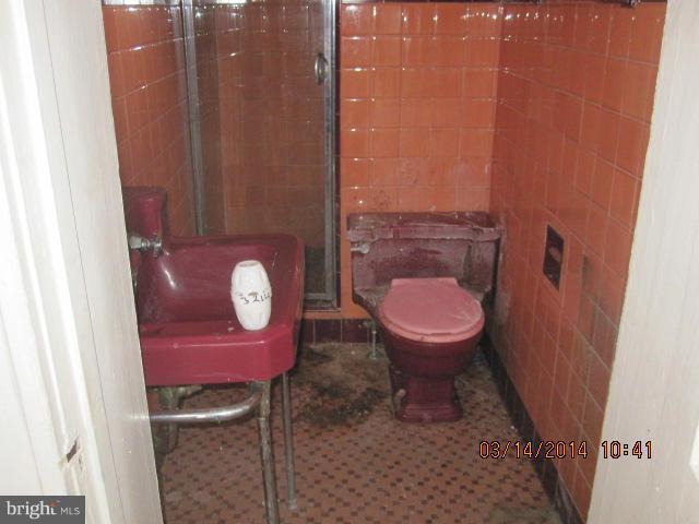 2513 Reisterstown Road Baltimore, MD 21217 - Photo 5 of 15 Bath