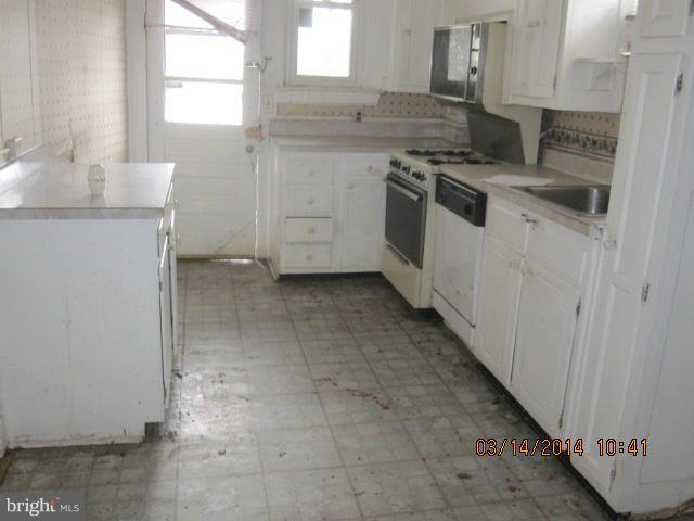 2513 Reisterstown Road Baltimore, MD 21217 - Photo 6 of 15 Kitchen