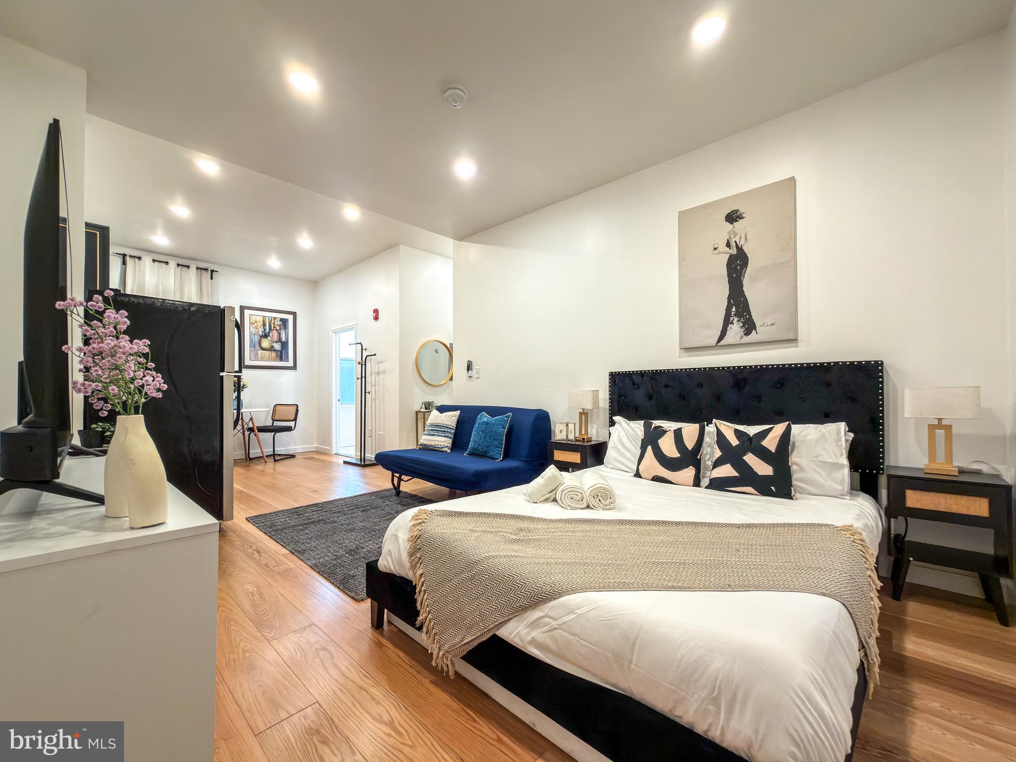 2129 Pine Street, Unit 2F Philadelphia, PA 19103 - Photo 2 of 4