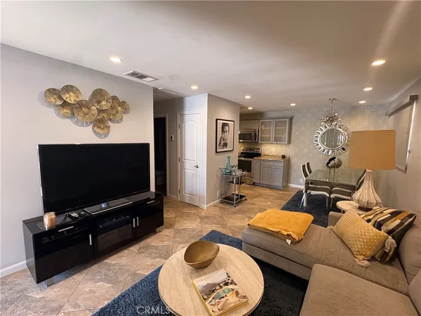 $2,650 | 510 North Villa Court, Palm Springs, CA 92262