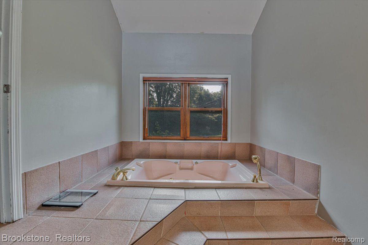 12824 Clyde Road Fenton, MI 48430 - Photo 21 of 57 Gallery Image 21