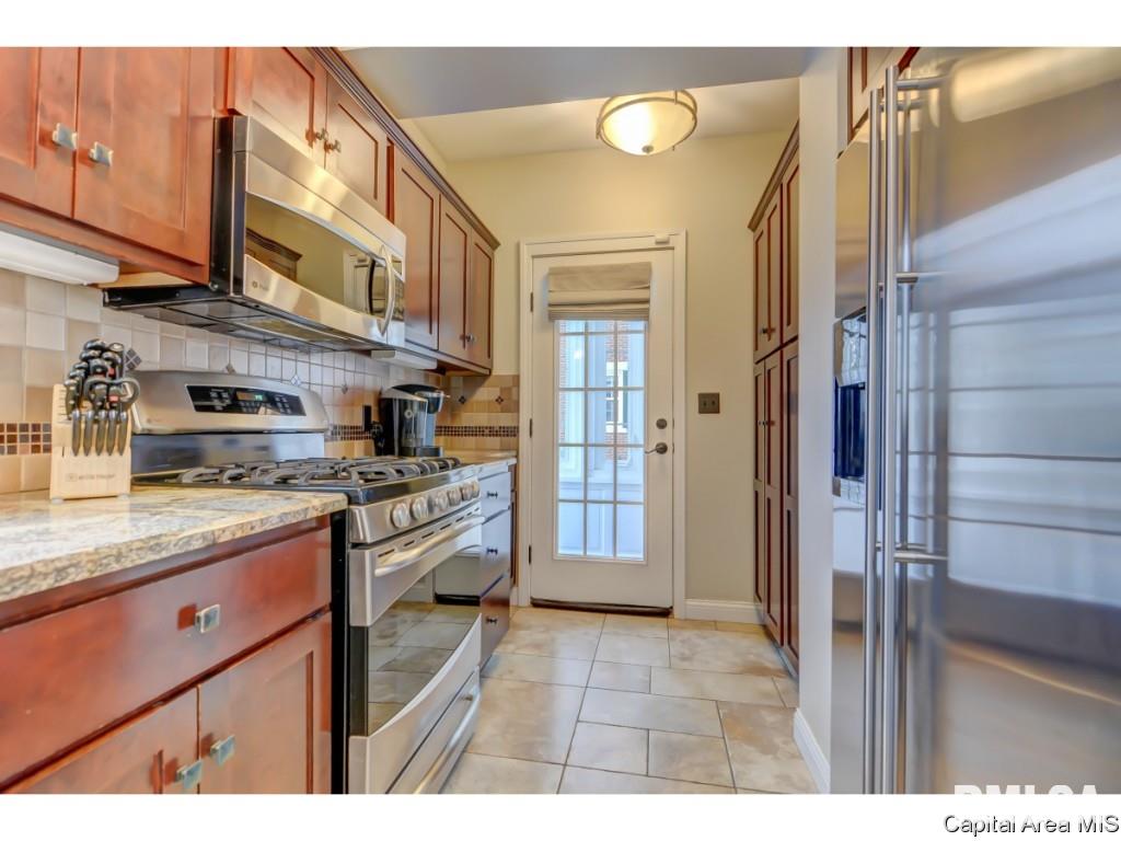 1045 Williams Boulevard Springfield, IL 62704 - Photo 5 of 31 Gallery Image 5