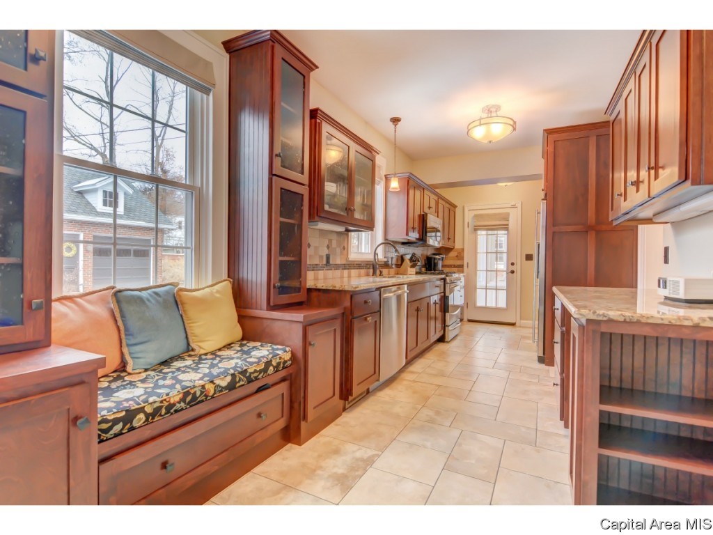1045 Williams Boulevard Springfield, IL 62704 - Photo 6 of 31 Gallery Image 6