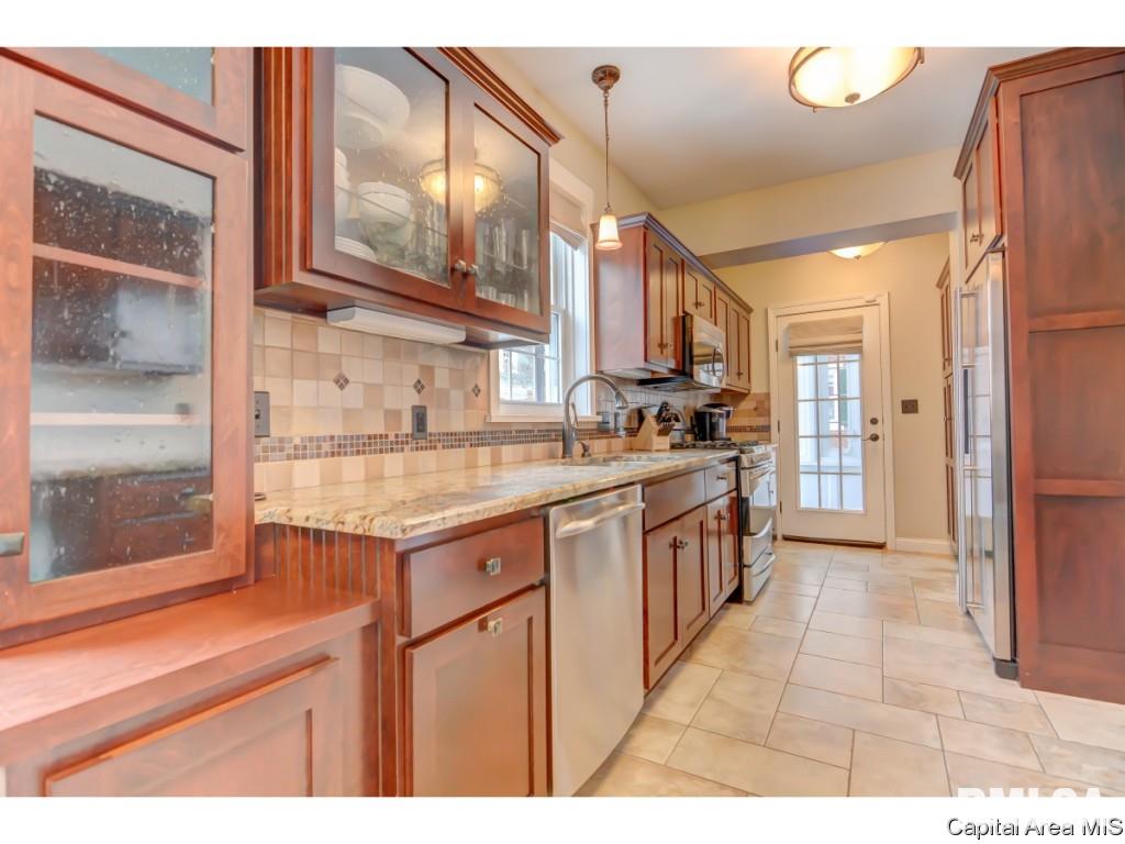 1045 Williams Boulevard Springfield, IL 62704 - Photo 7 of 31 Gallery Image 7