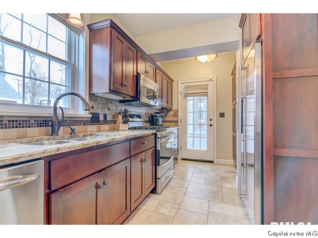1045 Williams Boulevard Springfield, IL 62704 - Photo 8 of 31 Gallery Image 8