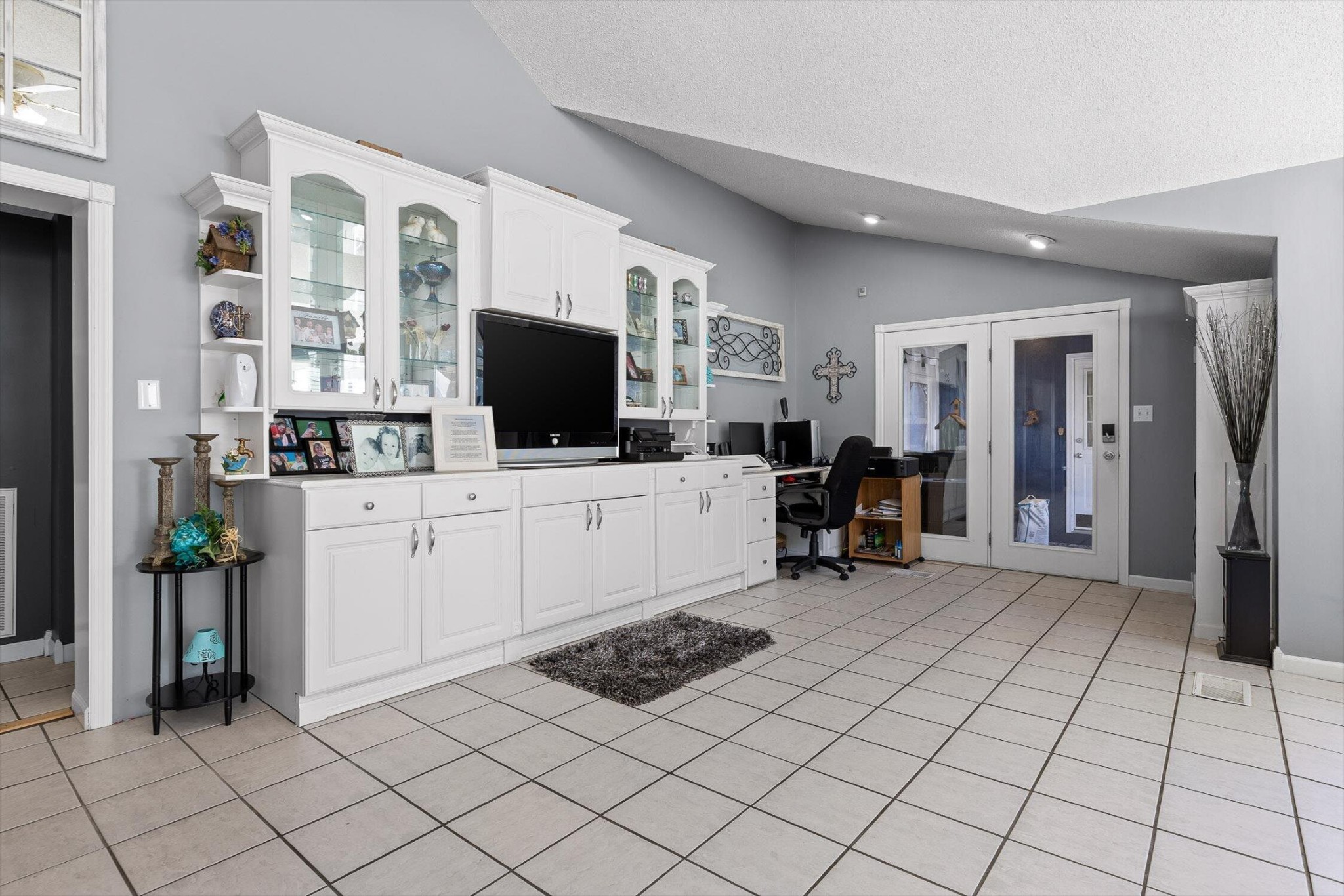 5017 McDonald Road McDonald, TN 37353 - Photo 6 of 52 a living room with furniture and a flat screen tv