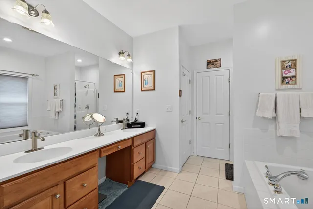 $669,900 | 185 Country Club Drive, Unit 185, Oxford, CT 06478