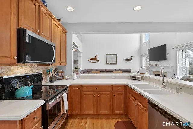 $669,900 | 185 Country Club Drive, Unit 185, Oxford, CT 06478