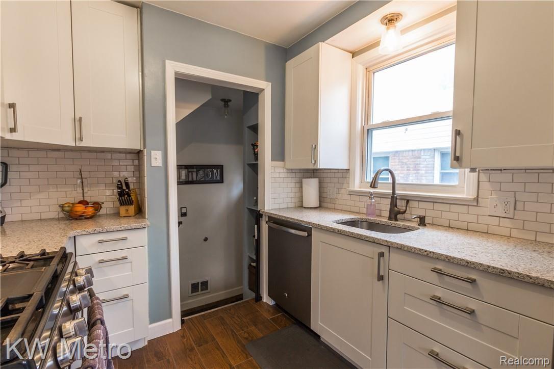 785 Princeton Road Berkley, MI 48072 - Photo 9 of 28 Princton Berkley-8.jpg