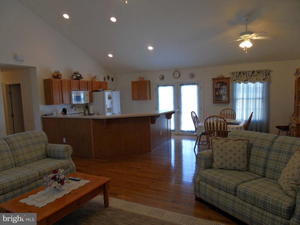 6112 Wanda Road Hurlock, MD 21643 - Photo 18 of 27 Living Room