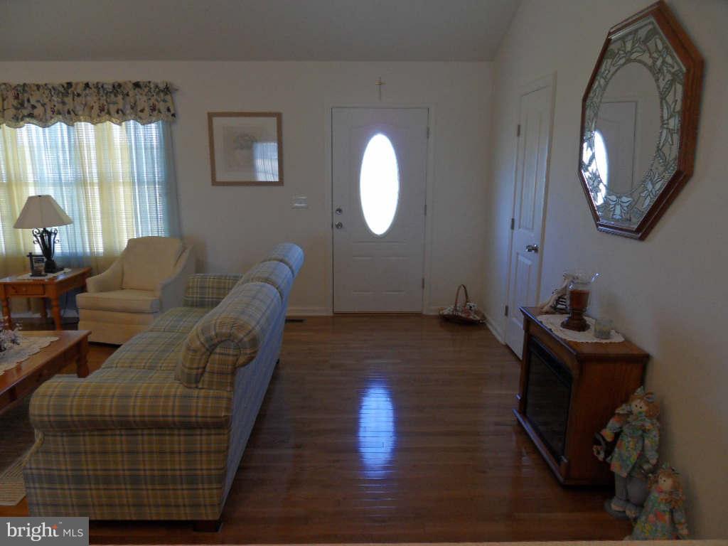 6112 Wanda Road Hurlock, MD 21643 - Photo 19 of 27 Living Room