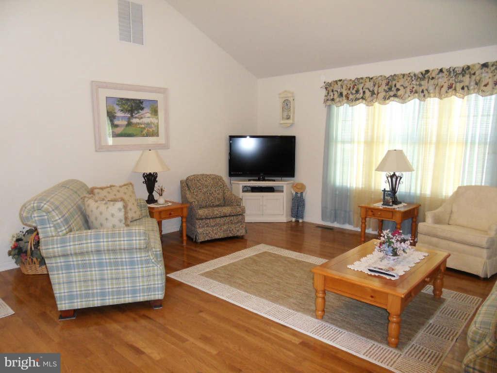 6112 Wanda Road Hurlock, MD 21643 - Photo 3 of 27 Living Room