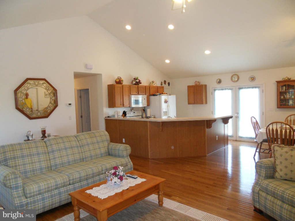 6112 Wanda Road Hurlock, MD 21643 - Photo 4 of 27 Living Room
