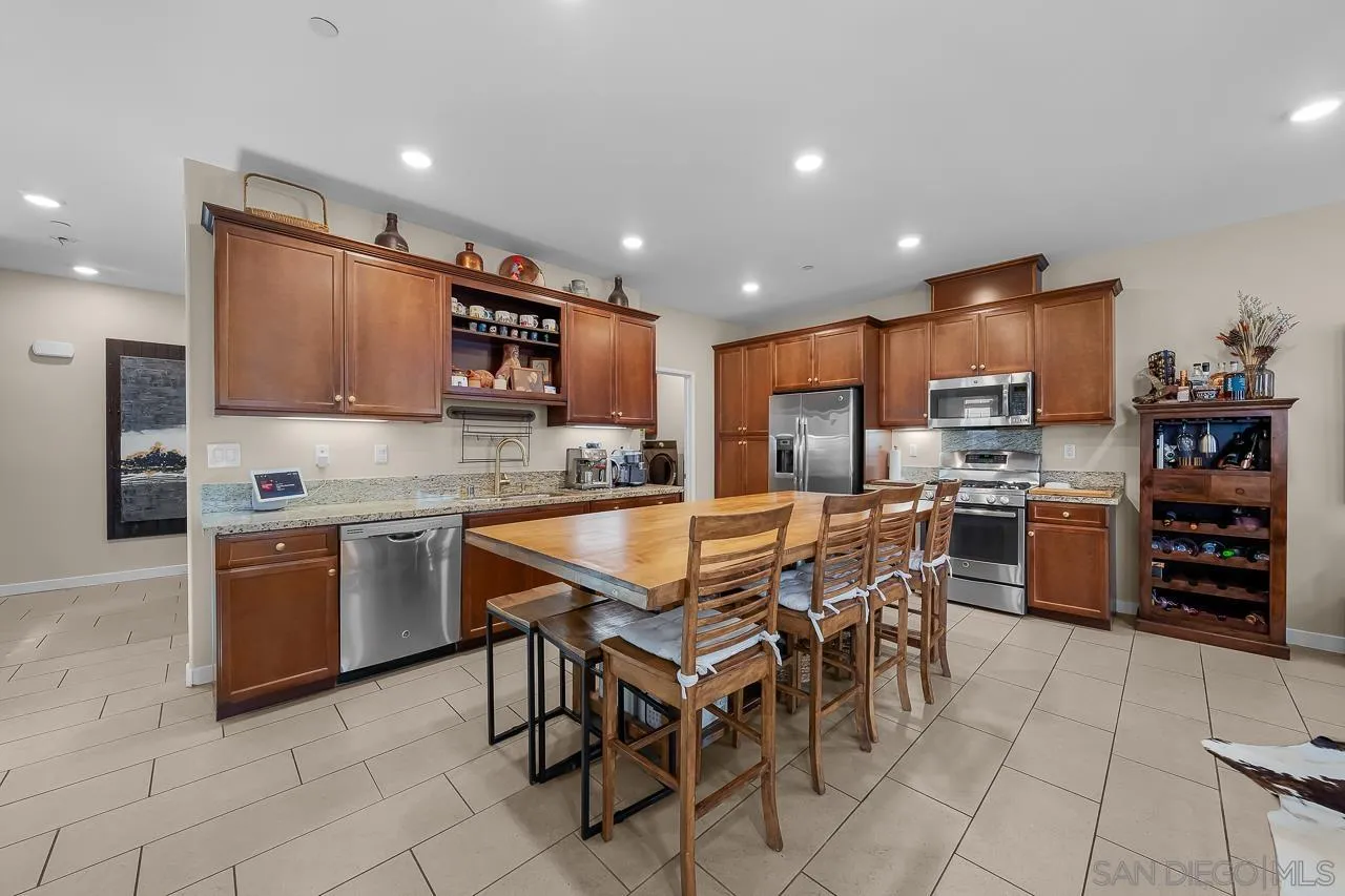 2834 Athens Road, Unit 4 Chula Vista, CA 91915 - Photo 4 of 38