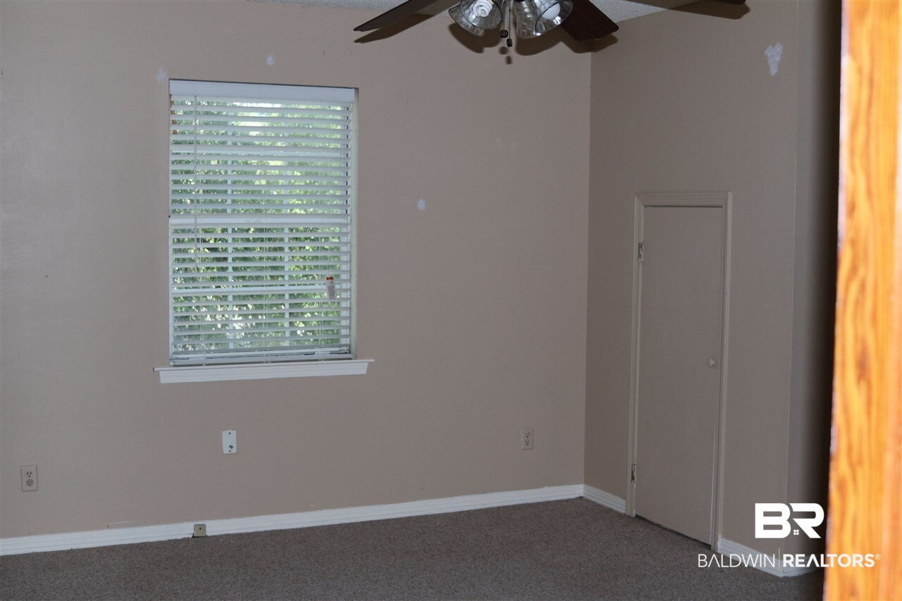 169 Lakeview Loop Daphne, AL 36526 - Photo 14 of 15