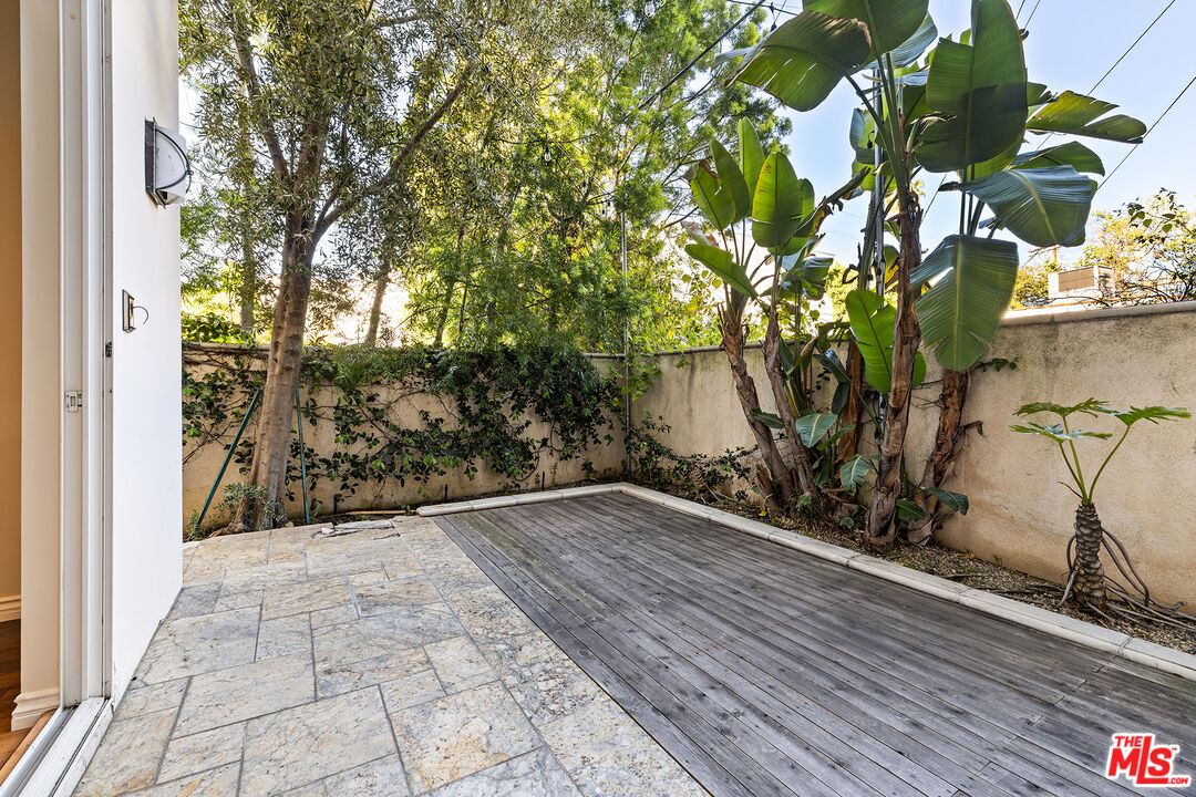 632 North Kings Road, Unit 101 West Hollywood, CA 90048 - Photo 11 of 14 a view of backyard with green space