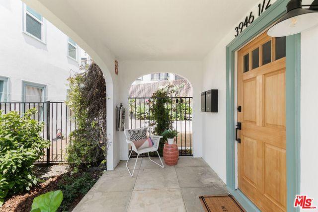a view of a fountain in front of a house