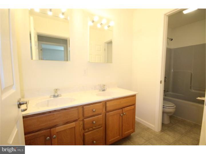 525 Ridge Avenue Hamilton, NJ 08610 - Photo 19 of 25 Bathroom