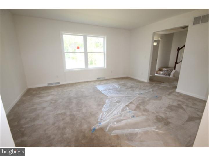 525 Ridge Avenue Hamilton, NJ 08610 - Photo 7 of 25 Living Room