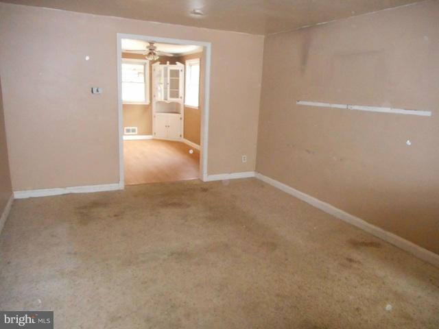 730 Bethnal Road Baltimore, MD 21229 - Photo 3 of 12 Living Room