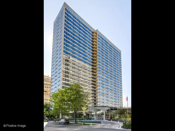 $344,900 | 3550 North Lake Shore Drive, Unit 806, Chicago, IL 60657