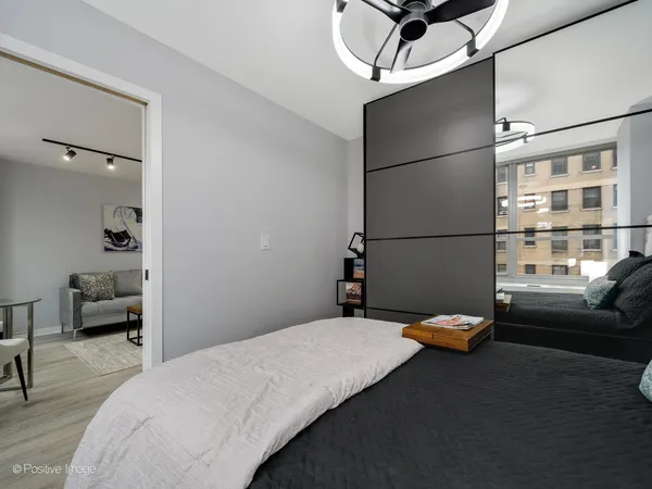 $344,900 | 3550 North Lake Shore Drive, Unit 806, Chicago, IL 60657
