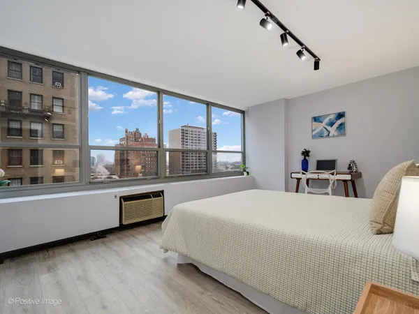 $344,900 | 3550 North Lake Shore Drive, Unit 806, Chicago, IL 60657