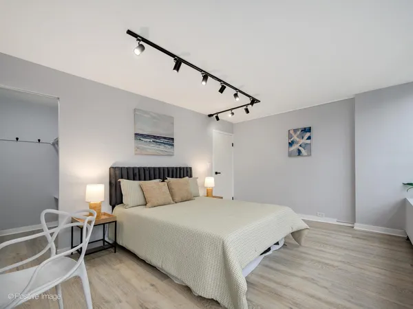 $344,900 | 3550 North Lake Shore Drive, Unit 806, Chicago, IL 60657
