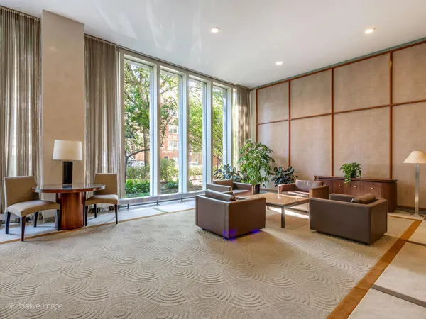 $344,900 | 3550 North Lake Shore Drive, Unit 806, Chicago, IL 60657